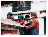 Tibetans on roof * 4775 x 3710 * (2.31MB)